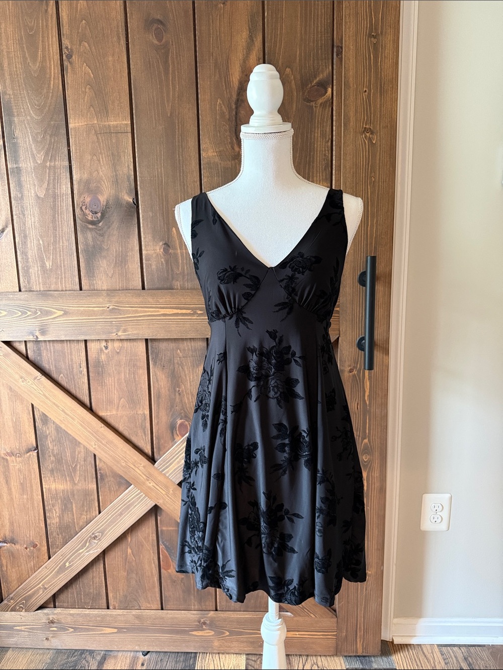 Sincerely Jules Black Floral Velvet-Print V-Neck Dress